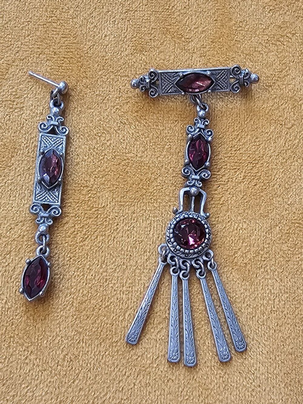 Vintage Red Rhinestone Brooch & Dangle Earrings Set – Victorian Revival Style